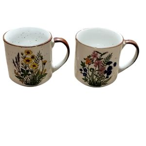 Set of 2 Vintage Mid-Century White Floral Brown Speckled Coffee Cups